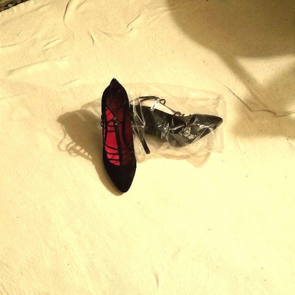 Black suede Pump